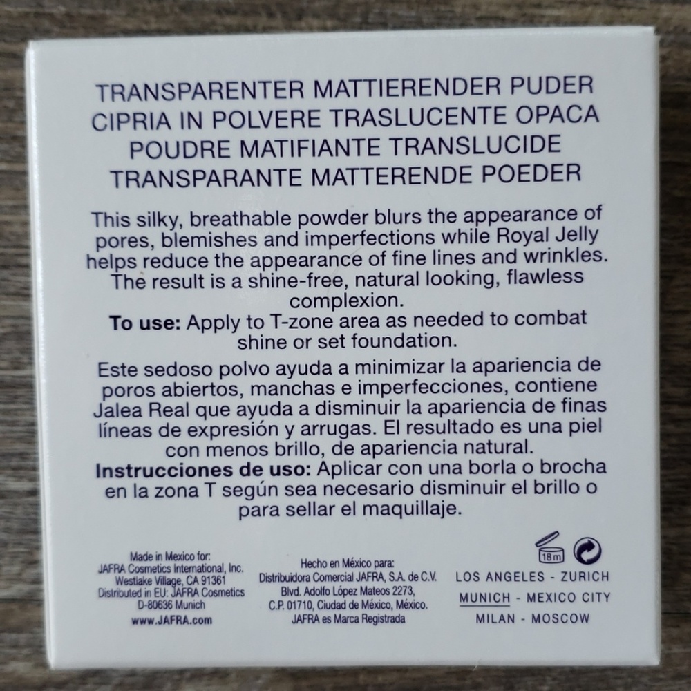 Royal Jelly Translucent Matte Powder - Picture 2 of 4